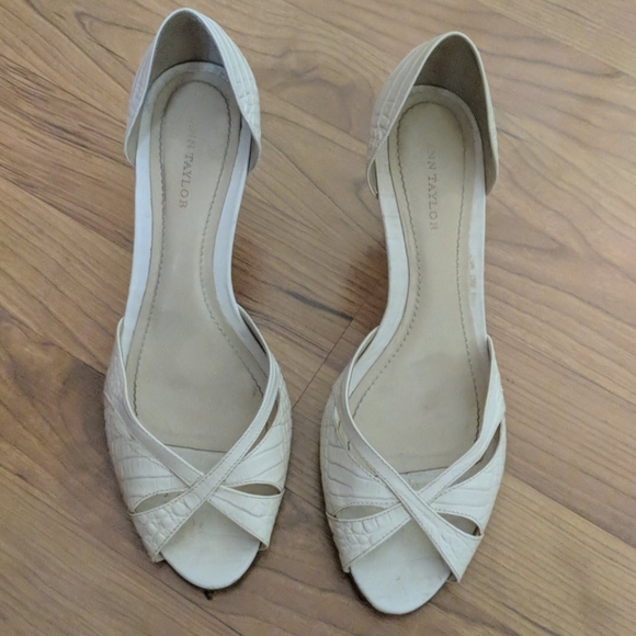 Ann Taylor Shoes - Ann Taylor Crocodile Embossed Peep Toe High Heel Size 7.5